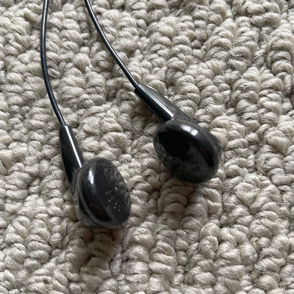 Flat Rounded Wire Ear Buds In Black - Picture 3 of 7